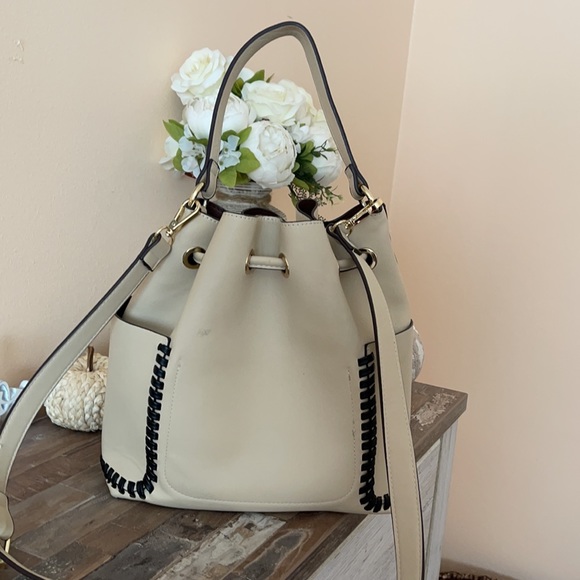 Beige Bucket Bag with detachable crossbody strap - Picture 2 of 4